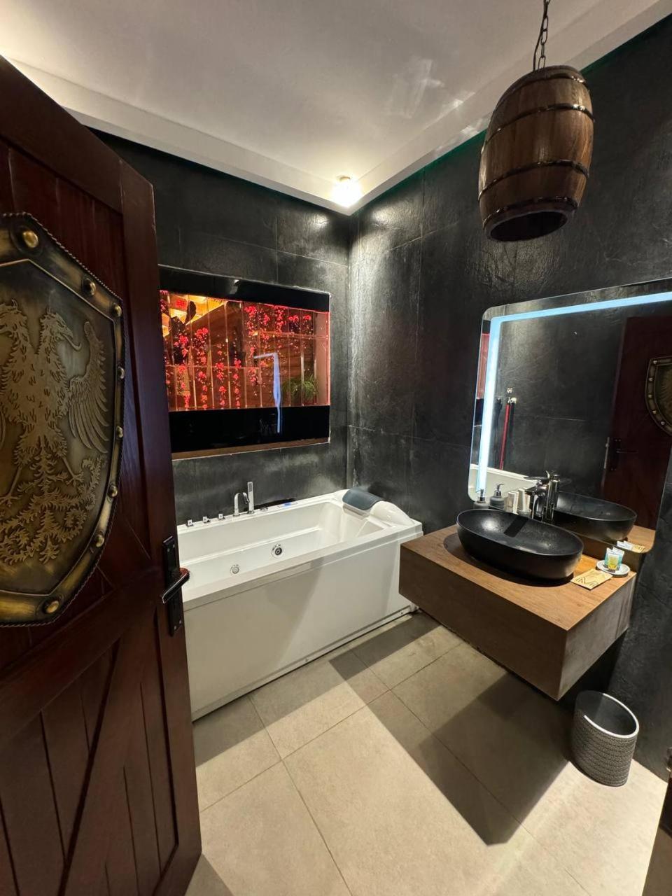 اجنحة برج داماك - Damac Tower *
